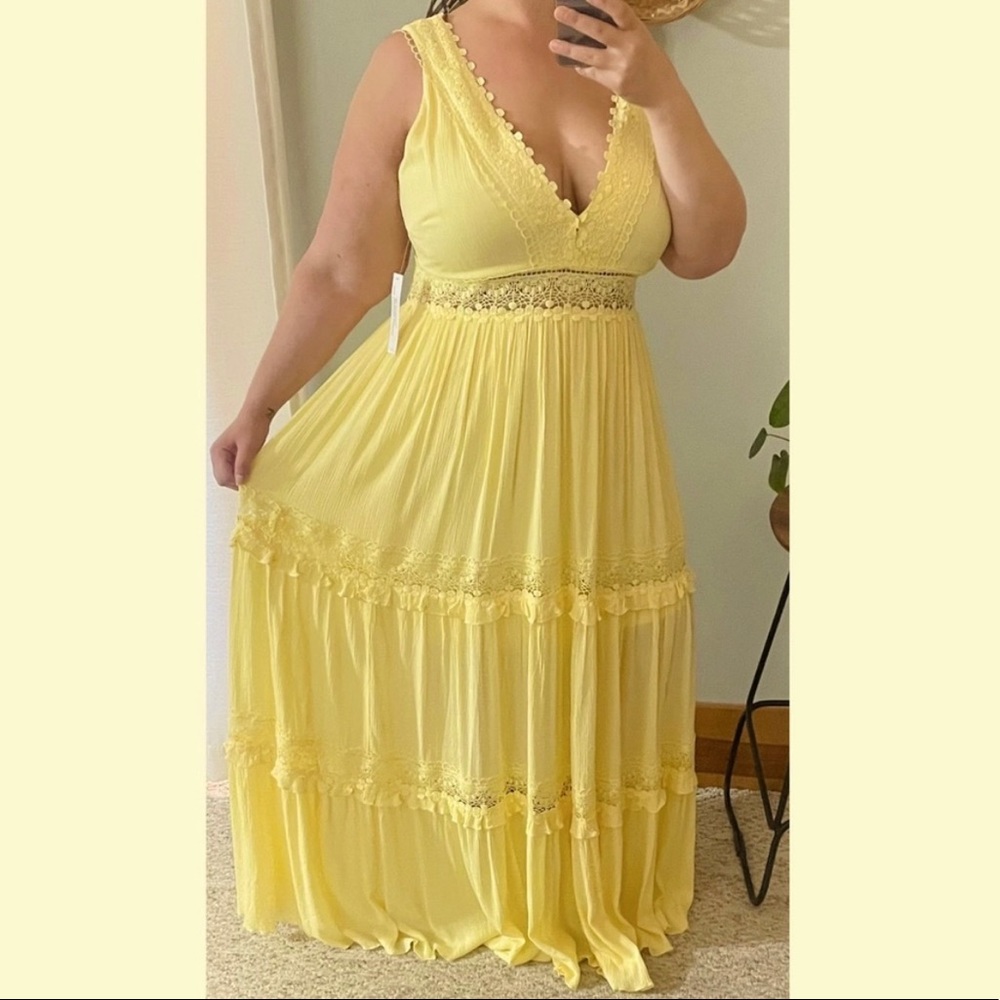 NWT 💛Yellow💛 Venus Maxi Dress 18